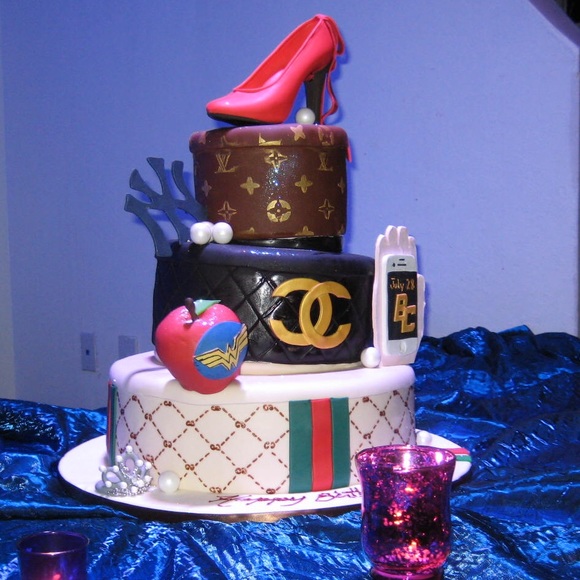 Meet your Posher, Sandy - Picture 2 of 3